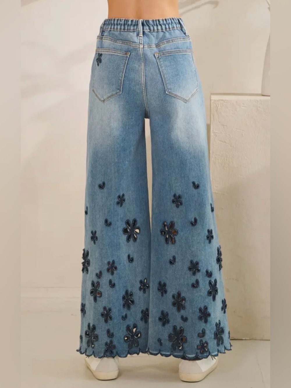 NEW Oli & Hali Washed Floral Cutout Scalloped Hem Wide Leg Jeans - Picture 5 of 11